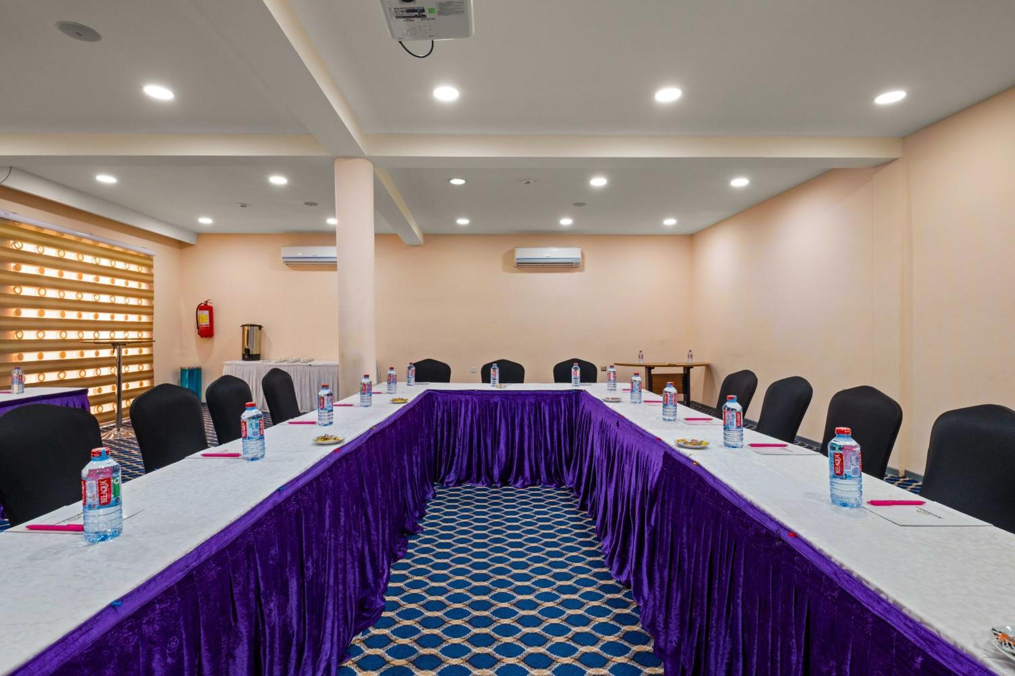 Ah Hotel And Conferences Madina Exterior photo