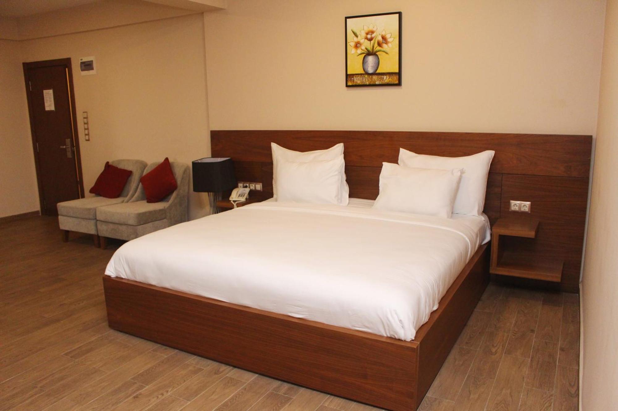 Ah Hotel And Conferences Madina Exterior photo
