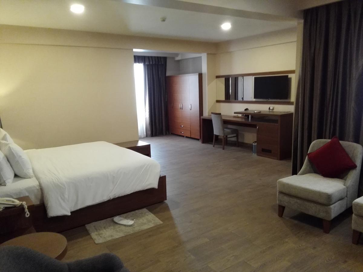 Ah Hotel And Conferences Madina Exterior photo